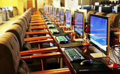 招聘信息 重慶主城工廠崗位，月薪四千左右，包吃住，可報(bào)銷車費(fèi)